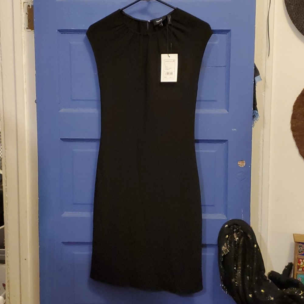 NWT Theory The perfect little black dress